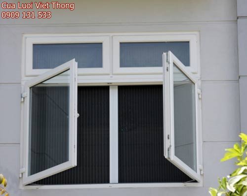 cửa sổ màu trắng cho ngôi nhà màu trắng